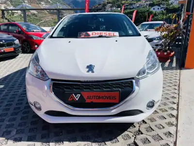 Peugeot 208 2013 - 9950 EUR, 188022 km - AUTO.MOTO.pt - 188022km - foto 2 de 12