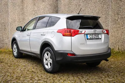Toyota RAV4 2013 - 16250 EUR, 182522 km - AUTO.MOTO.pt - 182522km - foto 4 de 36