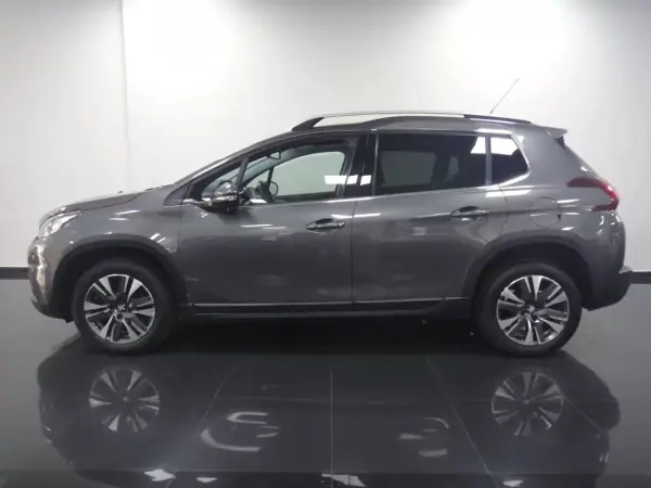 Peugeot 2008 2018 - 10250 EUR, 109000 km - AUTO.MOTO.pt - 109000km - foto 5 de 21