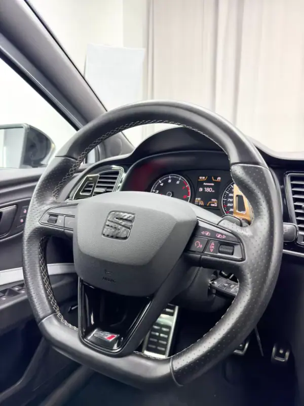 SEAT Leon 2016 - 25500 EUR, 137000 km - AUTO.MOTO.pt - 137000km - foto 25 de 33