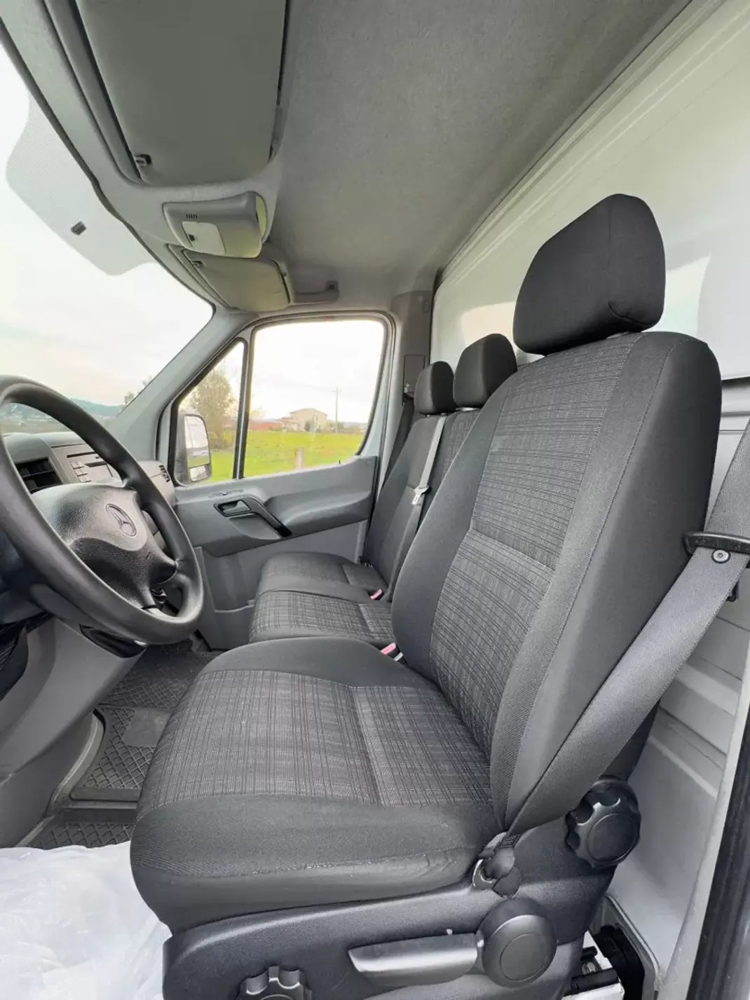 Mercedes-Benz Sprinter 2015 - 21250 EUR, 223754 km - AUTO.MOTO.pt - 223754km - foto 5 de 10