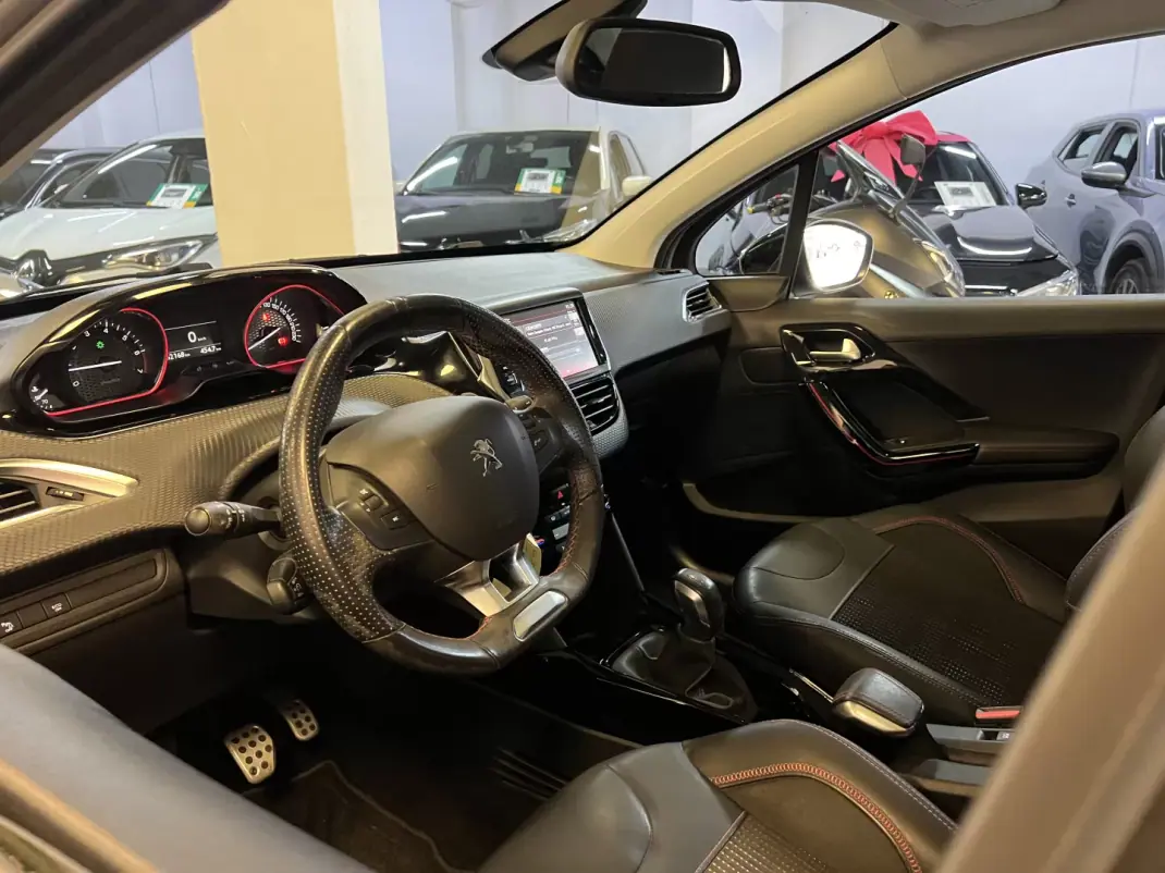 Peugeot 2008 2016 - 10990 EUR, 60000 km - 60000km - foto 5 de 60