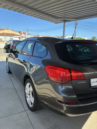 Opel Astra Sports Tourer 2011 - 2999 EUR, 329000 km - AUTO.MOTO.pt - 329000km - foto 6 de 20