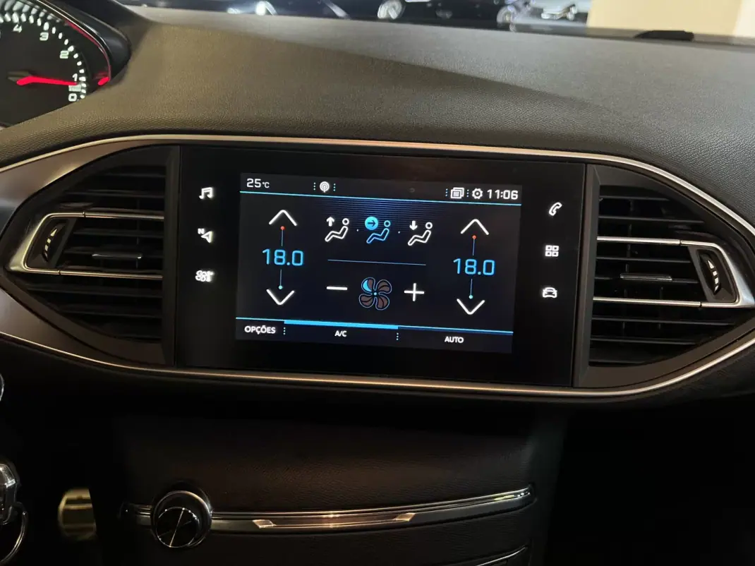 Peugeot 308 2019 - 10990 EUR, 130000 km - 130000km - foto 33 de 38