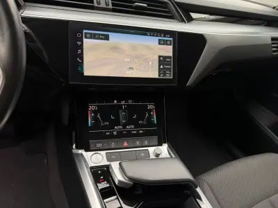 Audi e-tron 2020 - 30500 EUR, 90120 km - AUTO.MOTO.pt - 90120km - foto 8 de 15