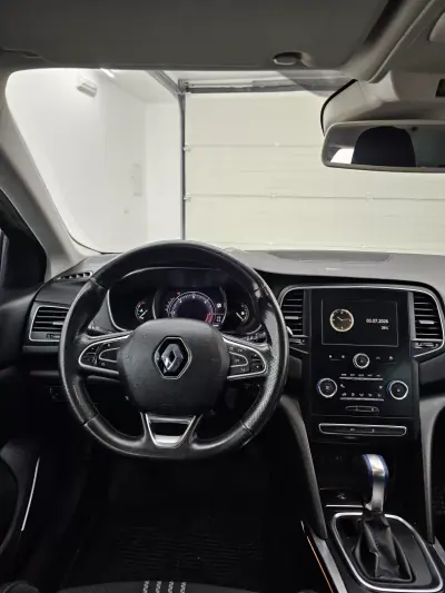 Renault Mégane Sport Tourer 2019 - 11950 EUR, 286730 km - AUTO.MOTO.pt - 286730km - foto 46 de 52