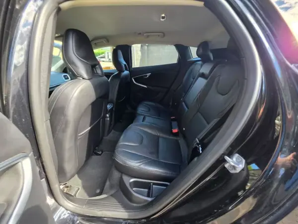 Volvo V40 2015 - 11750 EUR, 178697 km - 178697km - foto 17 de 18