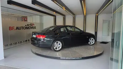 BMW 320 2007 - 10900 EUR, 279640 km - AUTO.MOTO.pt - 279640km - foto 4 de 56