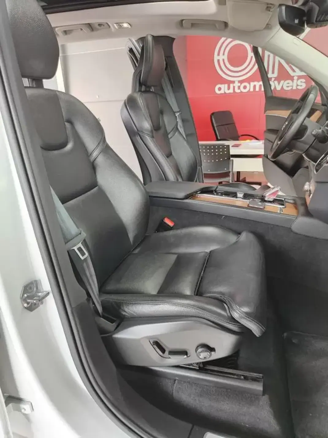 Volvo XC 90 2021 - 49950 EUR, 70500 km - AUTO.MOTO.pt - 70500km - foto 21 de 41