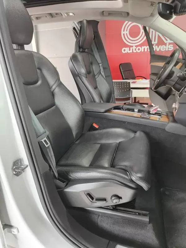 Volvo XC 90 2021 - 49950 EUR, 70500 km - AUTO.MOTO.pt - 70500km - foto 21 de 41