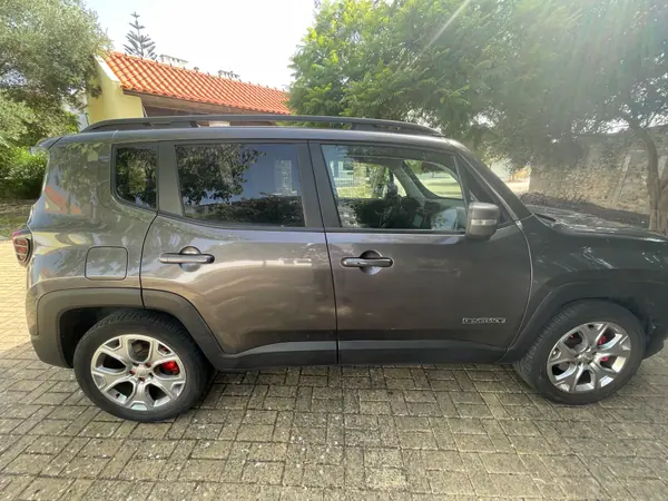 Jeep Renegade 2020 - 20500 EUR, 15000 km - AUTO.MOTO.pt - 15000km - foto 3 de 12