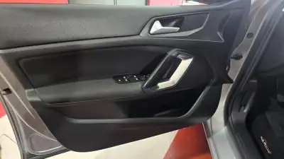 Peugeot 308 SW 2018 - 12650 EUR, 133760 km - AUTO.MOTO.pt - 133760km - foto 12 de 60