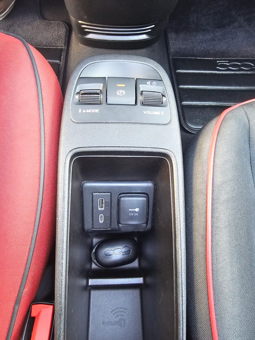 Fiat 500e C 2021 - 14250 EUR, 75000 km - AUTO.MOTO.pt - 75000km - foto 22 de 26