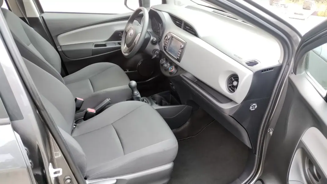 Toyota Yaris 2018 - 12500 EUR, 68000 km - AUTO.MOTO.pt - 68000km - foto 21 de 24