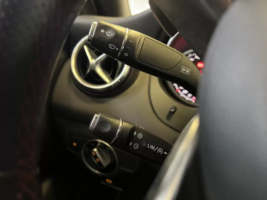 Mercedes-Benz CLA 180 2018 - 19990 EUR, 135000 km - 135000km - foto 28 de 39
