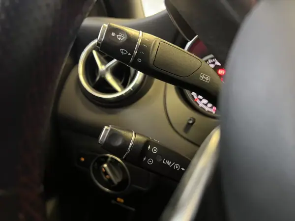 Mercedes-Benz CLA 180 2018 - 19990 EUR, 135000 km - AUTO.MOTO.pt - 135000km - foto 28 de 39