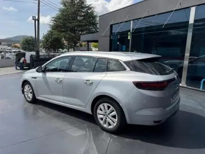 Renault Mégane Sport Tourer 2020 - 10900 EUR, 265000 km - AUTO.MOTO.pt - 265000km - foto 4 de 9