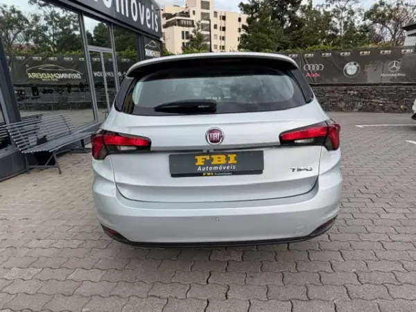 Fiat Tipo Station Wagon 2020 - 14900 EUR, 55800 km - AUTO.MOTO.pt - 55800km - foto 9 de 12