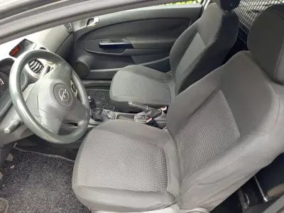 Opel CORSA VAN 1.3 CDTI 2007 - 3490 EUR, 180251 km - AUTO.MOTO.pt - 180251km - foto 7 de 9