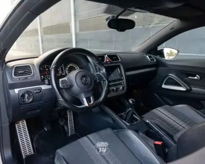 Volkswagen Scirocco 2013 - 16990 EUR, 153299 km - AUTO.MOTO.pt - 153299km - foto 10 de 49