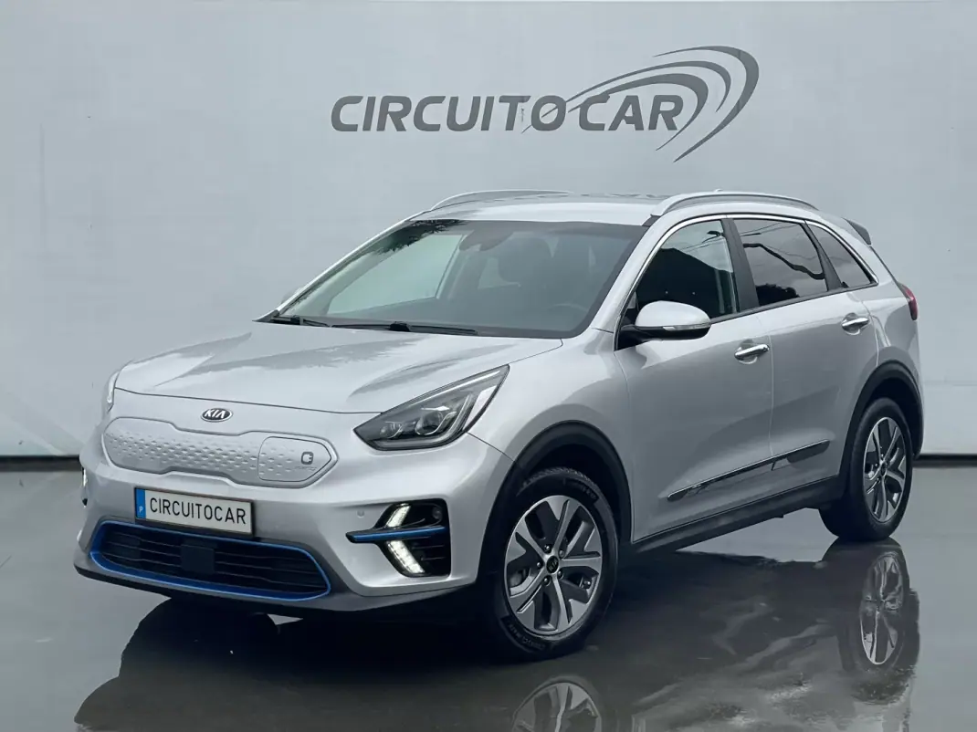 Kia e-Niro 2022 - 22300 EUR, 70330 km - AUTO.MOTO.pt - 70330km - foto 1 de 3