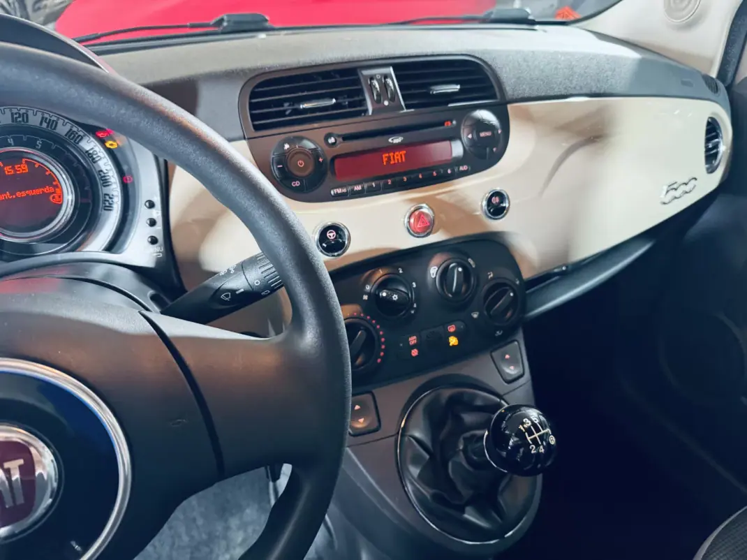 Fiat 500 2015 - 9250 EUR, 126650 km - AUTO.MOTO.pt - 126650km - foto 21 de 26