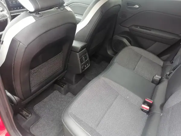 Renault Captur 2024 - 21900 EUR, 49930 km - AUTO.MOTO.pt - 49930km - foto 12 de 16