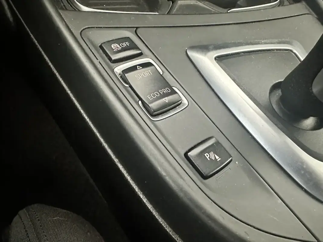 BMW 118 2012 - 13990 EUR, 208845 km - 208845km - foto 19 de 31