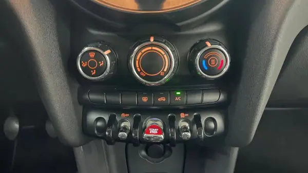 MINI One 2014 - 10990 EUR, 229990 km - AUTO.MOTO.pt - 229990km - foto 28 de 36