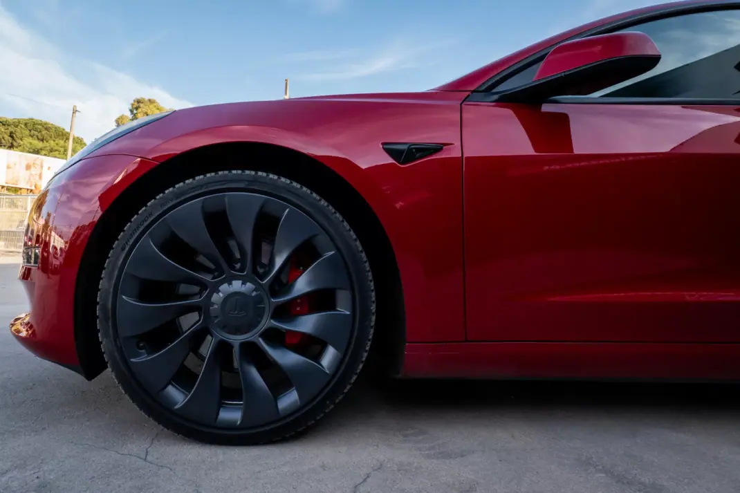 Tesla Model 3 2022 - 32900 EUR, 57000 km - AUTO.MOTO.pt - 57000km - foto 8 de 26