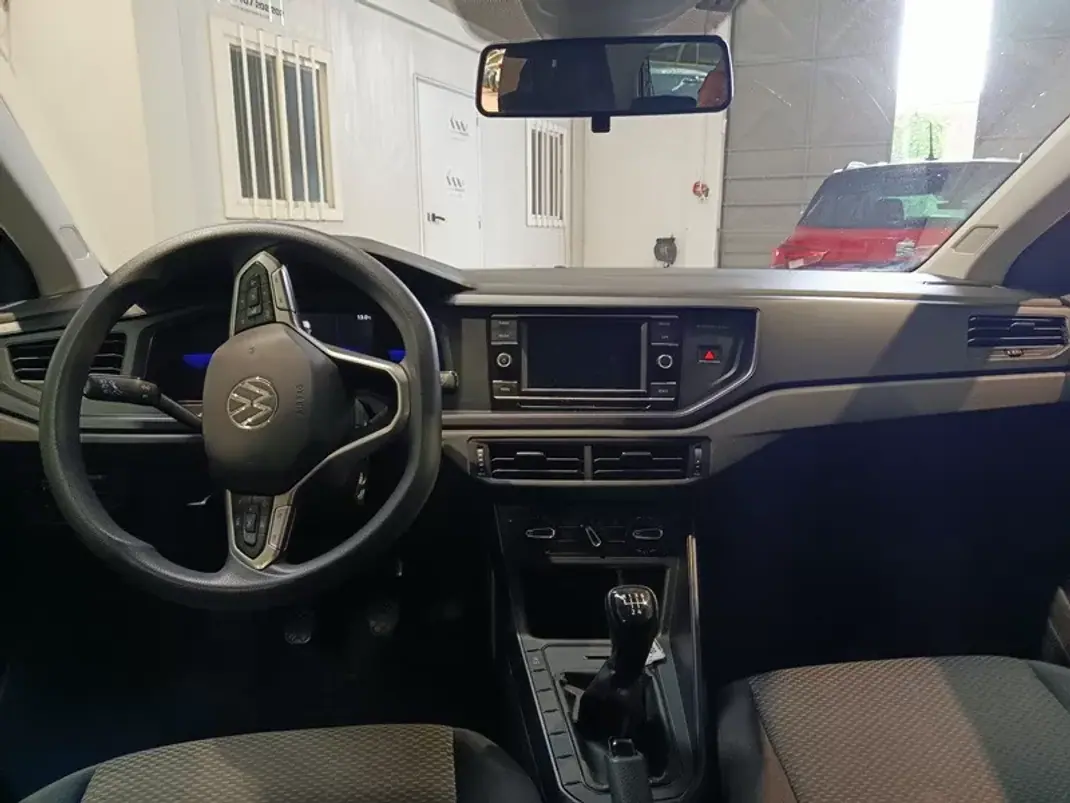 Volkswagen Polo 2022 - 12250 EUR, 108121 km - AUTO.MOTO.pt - 108121km - foto 11 de 16