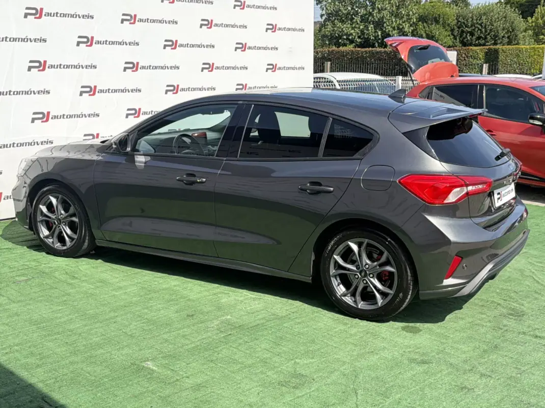 Ford Focus 2018 - 14850 EUR, 79128 km - AUTO.MOTO.pt - 79128km - foto 7 de 20