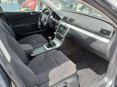 Volkswagen Passat Variant 2010 - 7750 EUR, 149120 km - AUTO.MOTO.pt - 149120km - foto 21 de 27