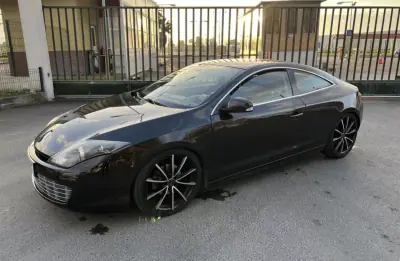 Renault Laguna Coupe 2010 - 12899 EUR, 245000 km - foto 1 de 5