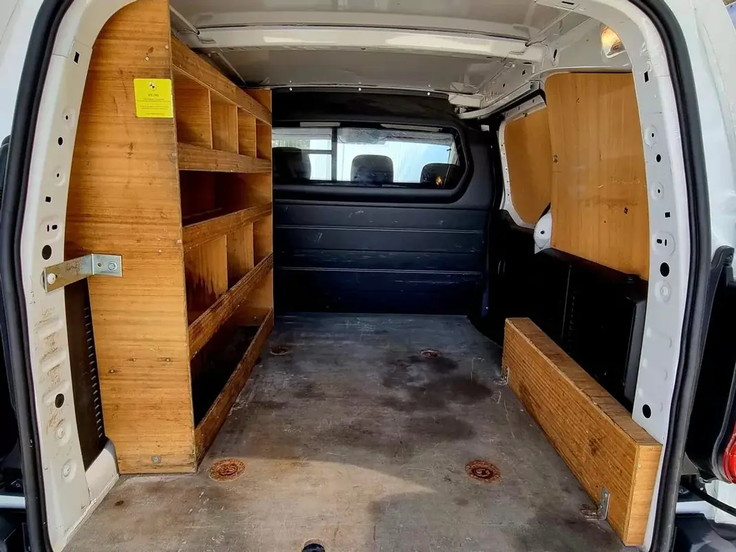 Citroën BERLINGO VAN XL 1.5 BLUE HDI 3 LUGARES 2018 - 9500 EUR, 149000 km - AUTO.MOTO.pt - 149000km - foto 11 de 12