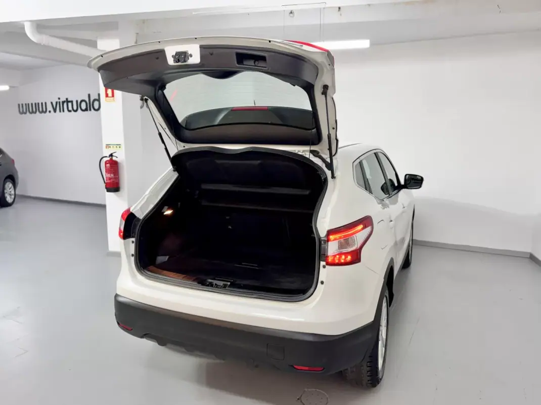 Nissan Qashqai 2015 - 13750 EUR, 96000 km - AUTO.MOTO.pt - 96000km - foto 41 de 45