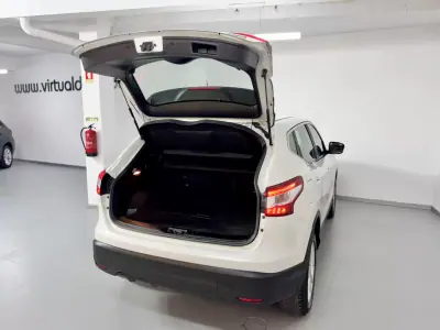 Nissan Qashqai 2015 - 13750 EUR, 96000 km - AUTO.MOTO.pt - 96000km - foto 41 de 45