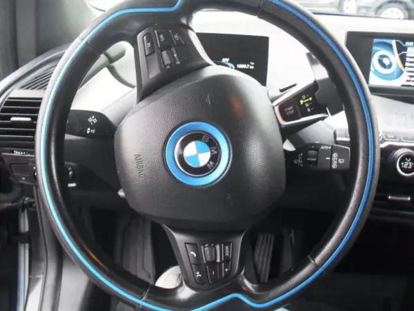 BMW i3 2018 - 17580 EUR, 93200 km - AUTO.MOTO.pt - 93200km - foto 19 de 28