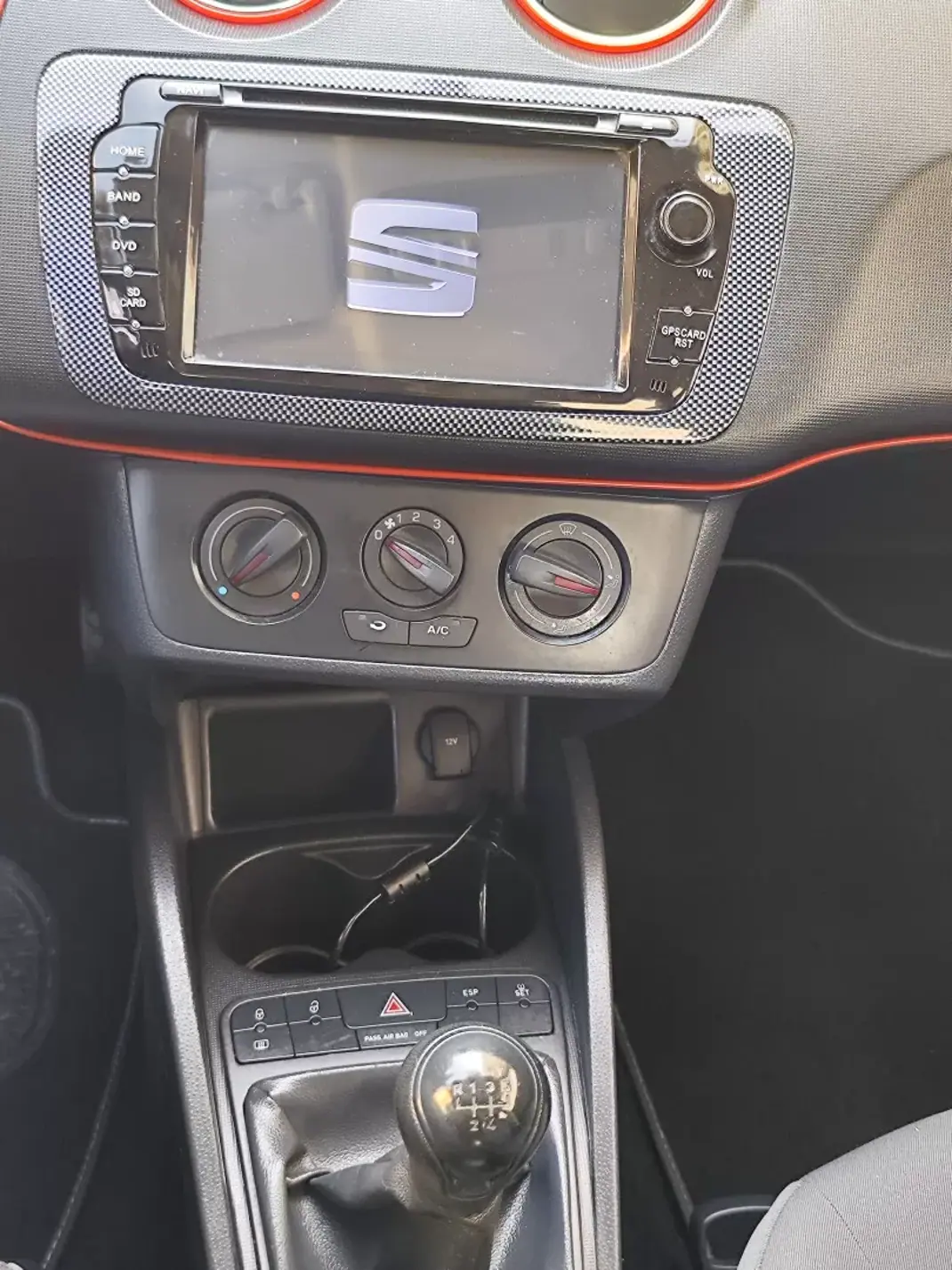 SEAT Ibiza 2015 - 8480 EUR, 179000 km - AUTO.MOTO.pt - 179000km - foto 31 de 36
