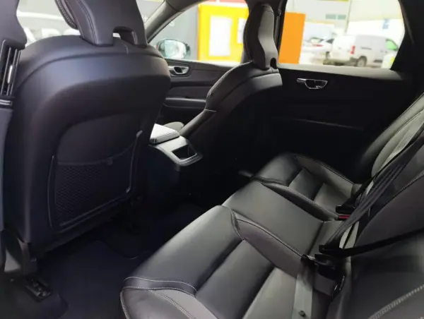 Volvo XC 60 2021 - 36900 EUR, 90150 km - 90150km - foto 22 de 26