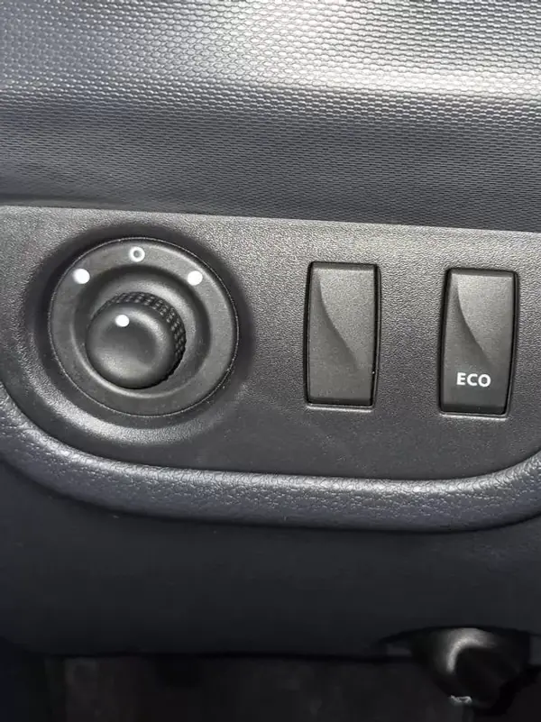 Dacia Sandero 2016 - 10499 EUR, 31976 km - AUTO.MOTO.pt - 31976km - foto 24 de 26
