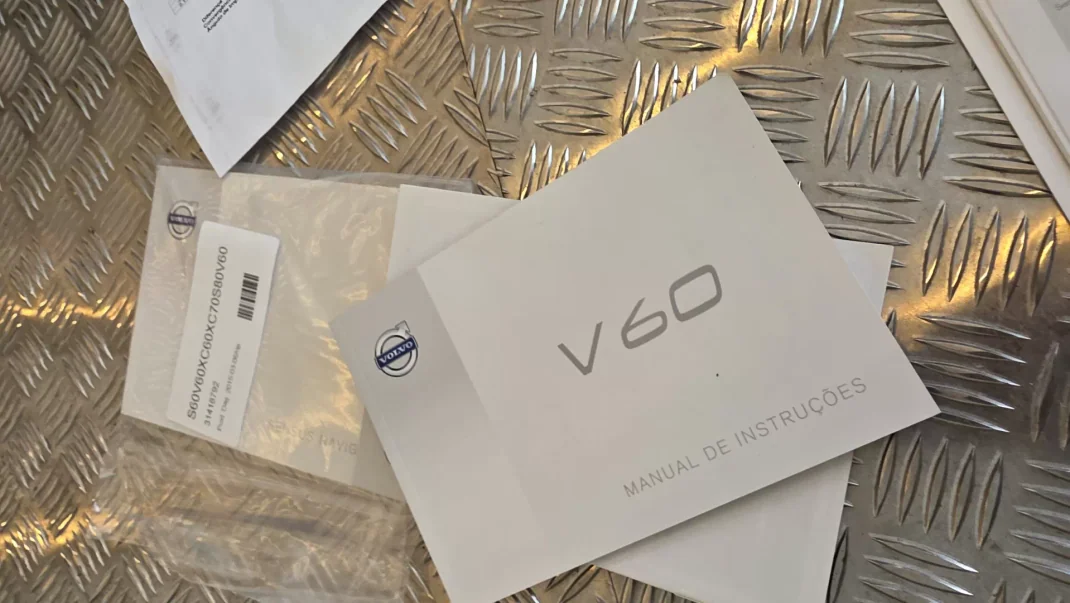 Volvo V60 2015 - 11900 EUR, 314478 km - AUTO.MOTO.pt - 314478km - foto 59 de 60