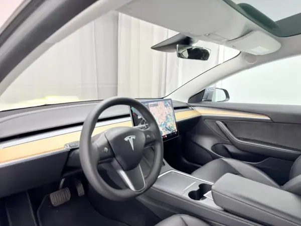 Tesla Model 3 2022 - 27999 EUR, 68900 km - AUTO.MOTO.pt - 68900km - foto 19 de 20