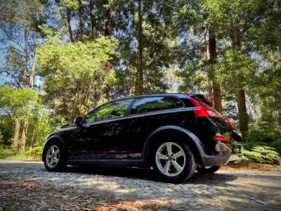 Volvo C30 2011 - 7750 EUR, 179000 km - AUTO.MOTO.pt - 179000km - foto 7 de 28