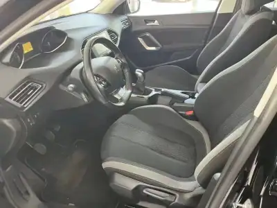 Peugeot 308 2016 - 12900 EUR, 101000 km - AUTO.MOTO.pt - 101000km - foto 6 de 8