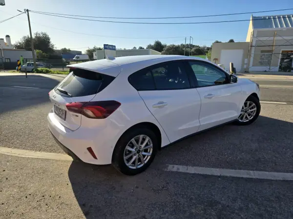 Ford Focus 2022 - 16950 EUR, 62238 km - AUTO.MOTO.pt - 62238km - foto 2 de 10