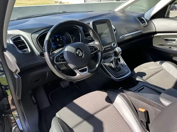 Renault Scénic 2016 - 10900 EUR, 220000 km - AUTO.MOTO.pt - 220000km - foto 25 de 66