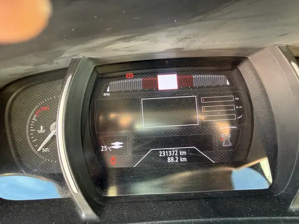 Renault Mégane 2018 - 12500 EUR, 232000 km - AUTO.MOTO.pt - 232000km - foto 2 de 15