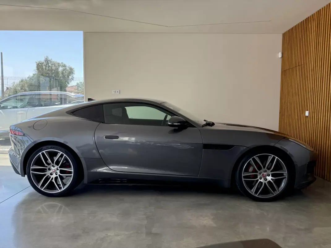 Jaguar F-Type 2018 - 46000 EUR, 64300 km - AUTO.MOTO.pt - 64300km - foto 66 de 135