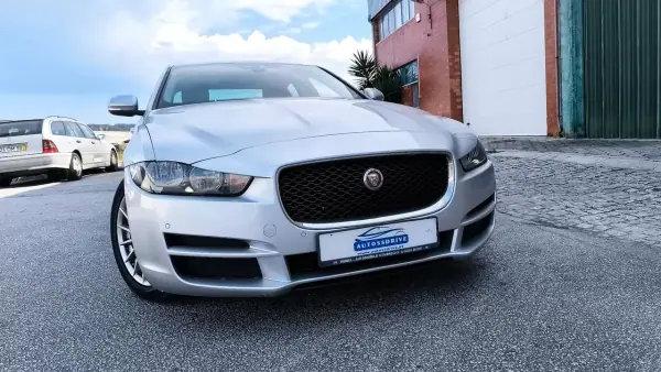 Jaguar XE 2018 - 13900 EUR, 147000 km - AUTO.MOTO.pt - 147000km - foto 5 de 14